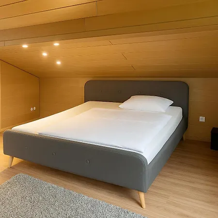 Ue Family 4 Schlafzimmer ヒルシャルト